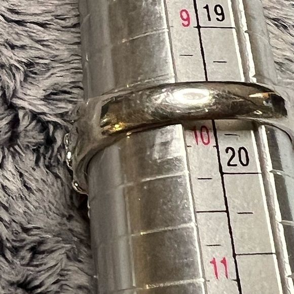 Vintage Sterling Silver Peridot Clover Ring - Picture 6 of 7